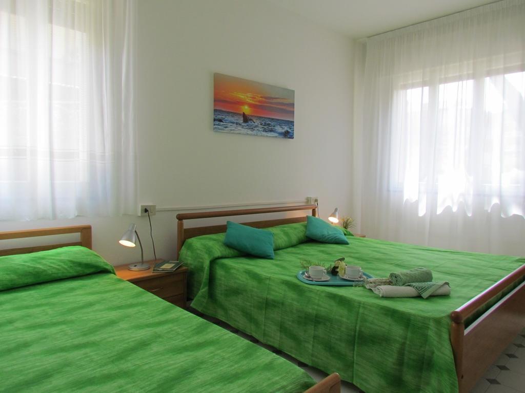 Appartamenti Codan & Fransi Bibione Habitación foto