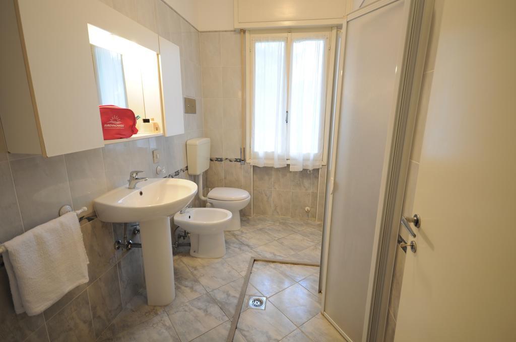 Appartamenti Codan & Fransi Bibione Habitación foto
