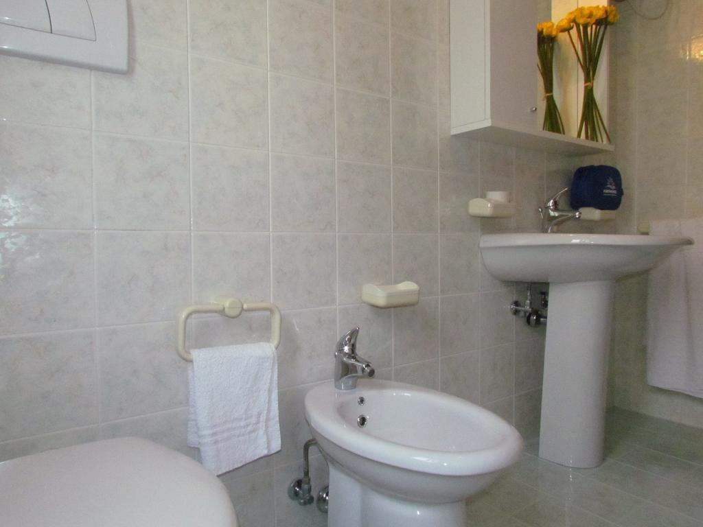 Appartamenti Codan & Fransi Bibione Habitación foto